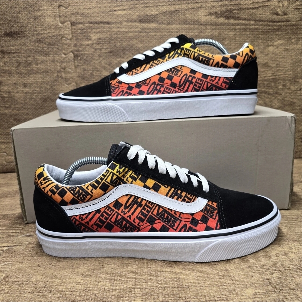 New Vans Logo Flame Old Skool Women's Size 9 Sneakers Red Black White Low Top - Picture 2 of 12